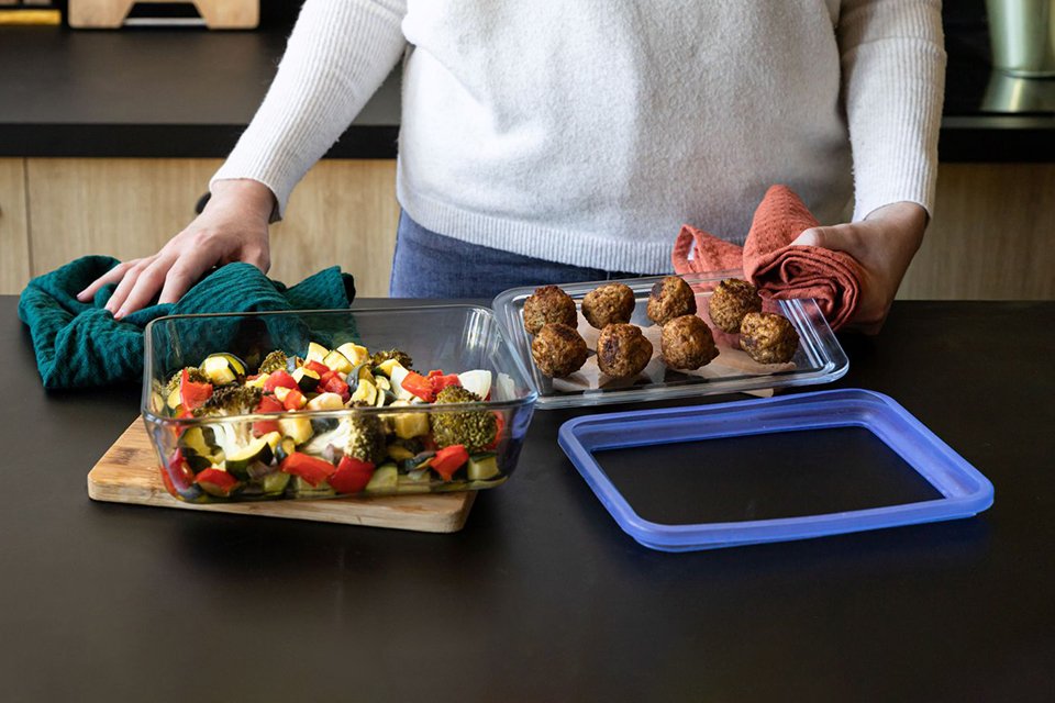 Food kept in Pyrex Pure Glass 2.6L Rectangular Dish.